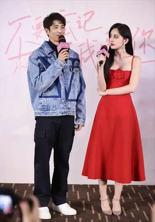 古力娜扎"美艳"的造型让人心动,穿红裙太撩人,刘以豪都害羞了|裙装|穿