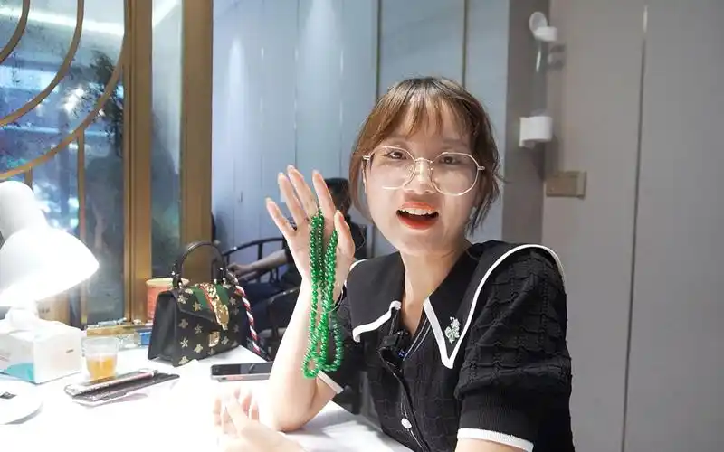 翡翠新定义:翡翠珠链竟然还可以这样戴?君宝教你戴出新花样!