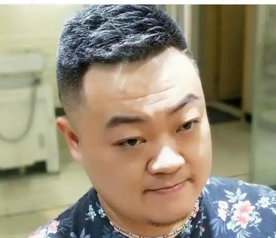 大脸男生适合发型 大脸男生修脸发型