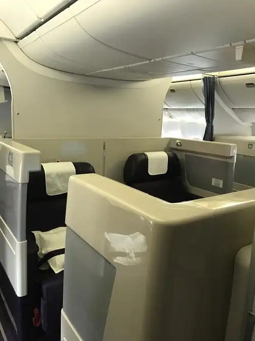 (这是我偷拍的头等舱)