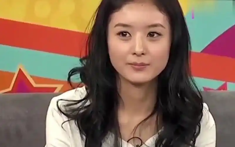 赵丽颖早期采访盘点,频频口误太紧张,模样超级清纯可爱!