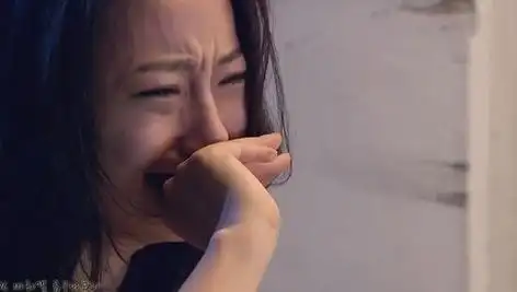 无比伤心的哭泣女生图片代入感很强已经开始伤心了
