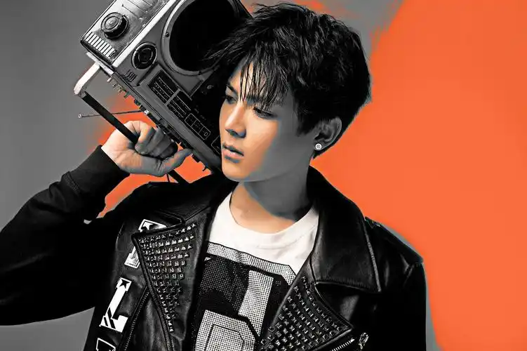 侯明昊酷帅写真曝光