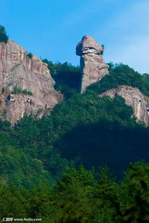 原来以为外形是害羞的女子,后来才知道是让女子害羞的山峰