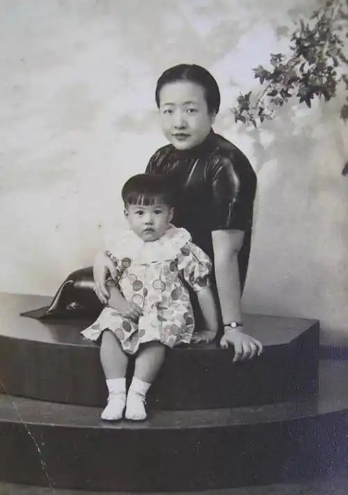 民国白富美苦候初恋15年,他另娶新人,3个女儿却与她同名_宋子文