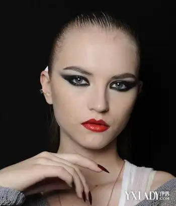 魅惑妆容轻松打造夜店女神亮眼彩妆法助你虏获他的心