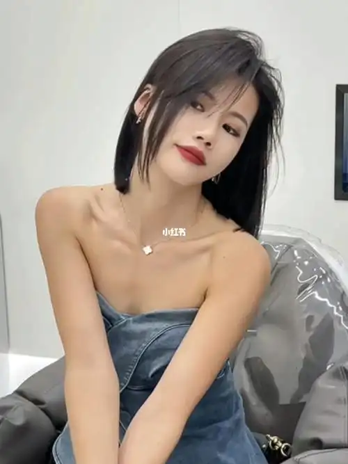 一刀切短发搭配直发效果好,武汉发型