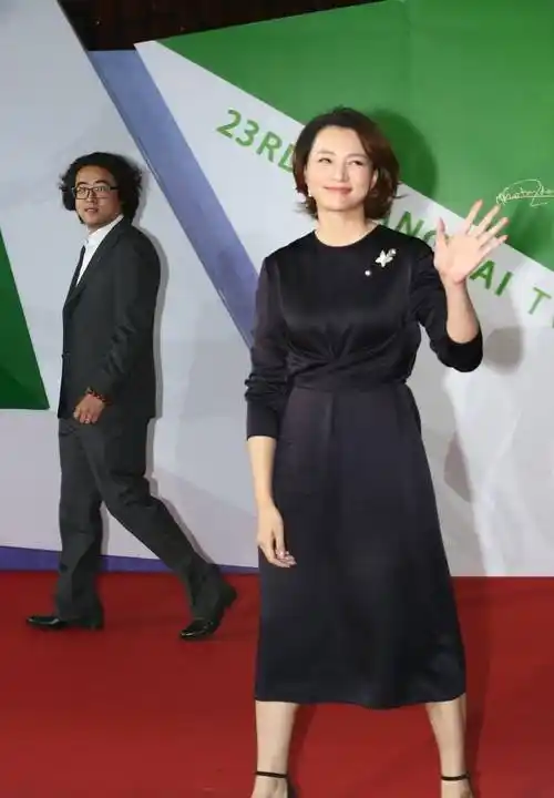 她的气质,品位和穿衣风格都