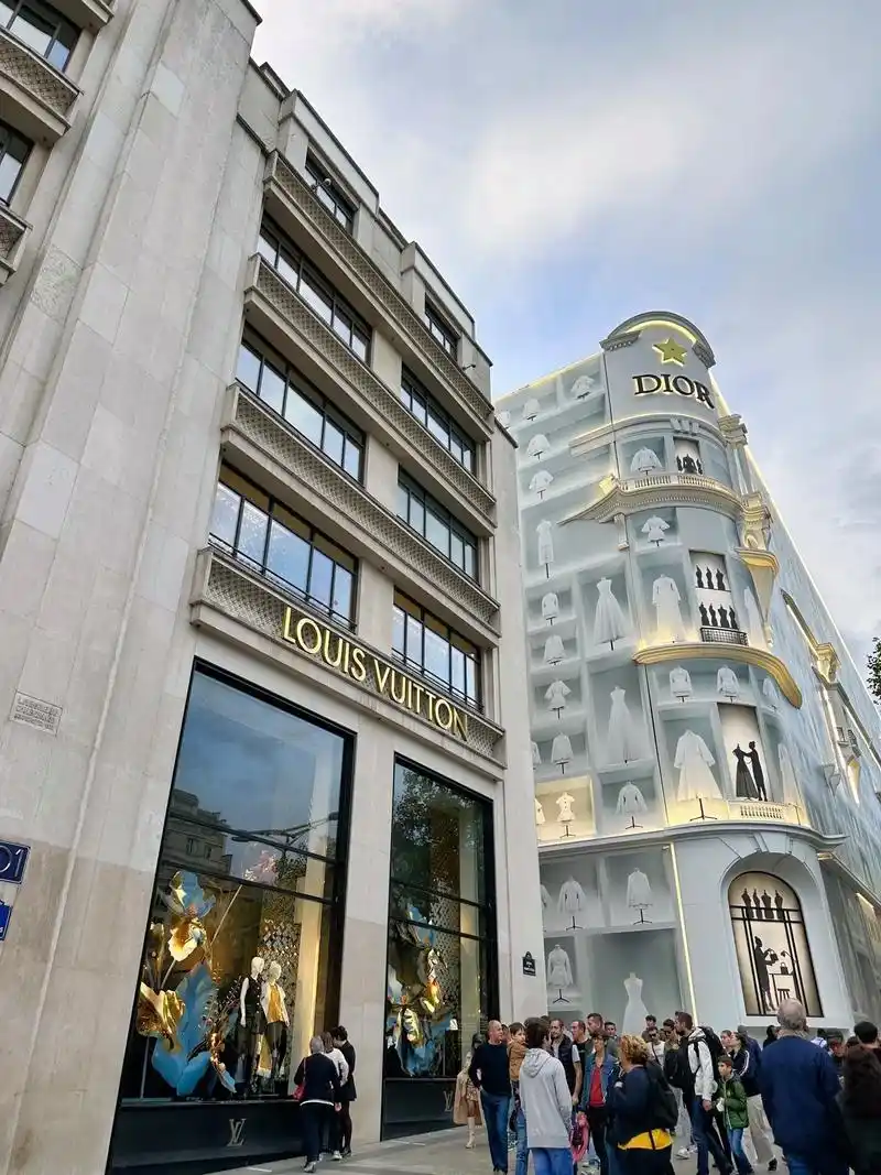 香榭丽舍大街.带你看巴黎!香街!夜间的巴黎格外美,步行在香街 - 抖音