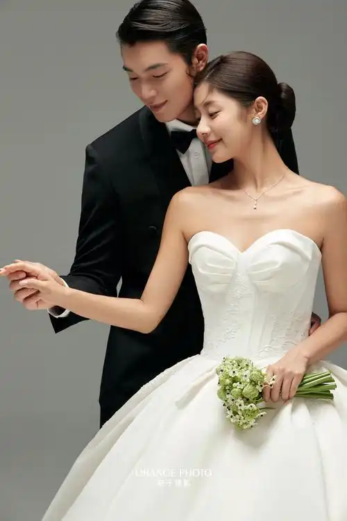 我的室内纯色极简主纱婚纱照90干净简约耐看