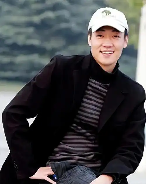 影帝辛柏青为啥结婚几十年一直0绯闻看看妻子的地位就知道了