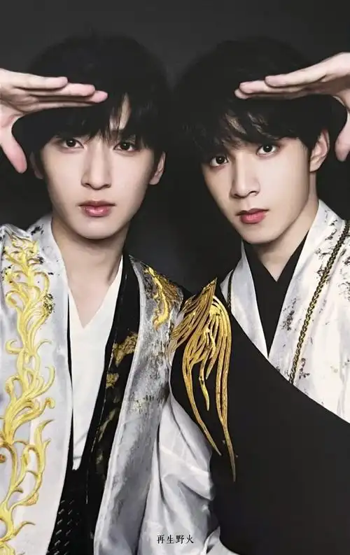 刘耀文严浩翔捧脸小卡