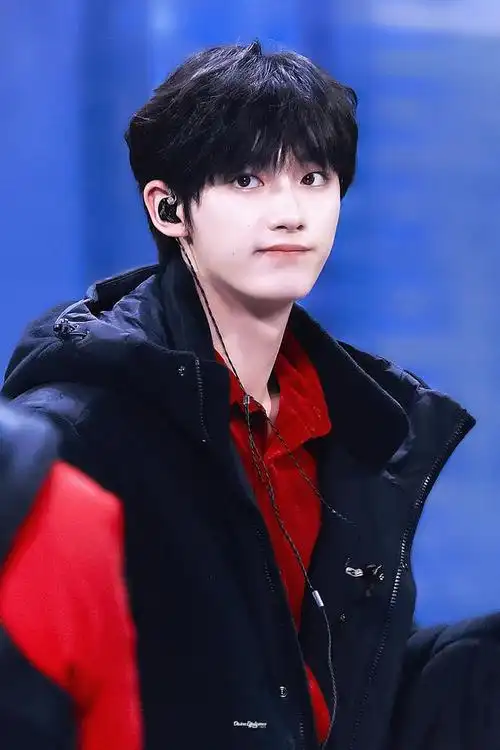 丁程鑫图片帅哥氛围感