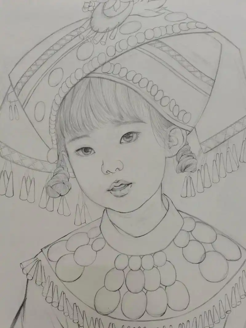 第4个稿子啦 壮族小女孩半开素描纸工笔起稿线性素描