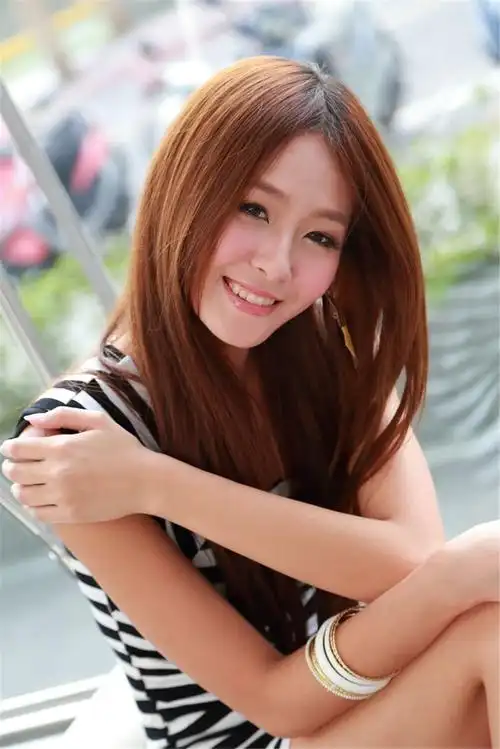 美图分享清纯美女小雪私人外拍高清性感写真1