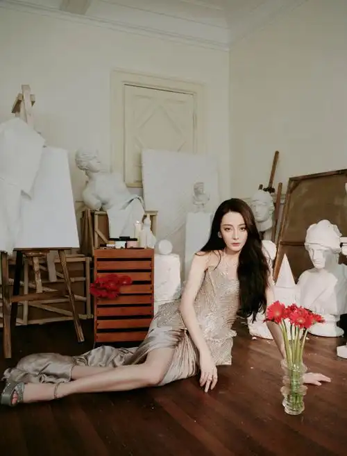 迪丽热巴工作室发图