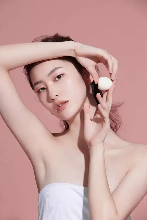 因嫩生ynnocent护肤精华模特拍摄