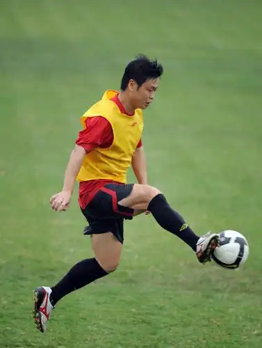 图文:[中超]成都备战江苏 姚夏轻松停球