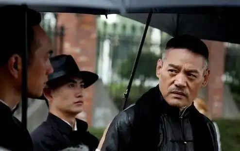 还有一个是演员巍子,他们一起主演过电视剧《上海沧桑》和《百年沉浮