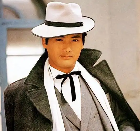 周润发年轻时太贪玩?调侃华仔熊抱哥哥,拿蛋糕砸利智惊呆众人