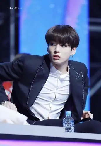 在田柾国的后背里游泳,大腿肌上滑冰,胸肌上睡觉,腹肌上舞蹈!