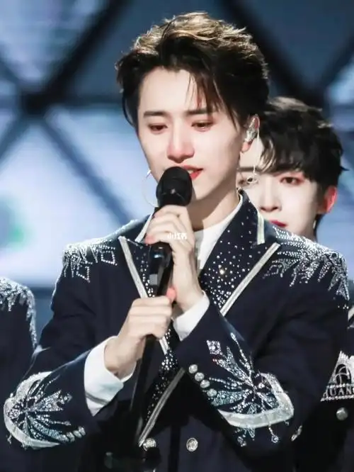 伯远出道一周年快乐