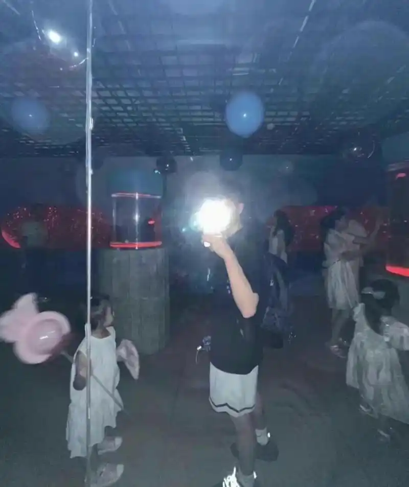 一个人在出租房里过年,爸爸妈妈都有了自己新的家庭 .抖音被同 - 抖音