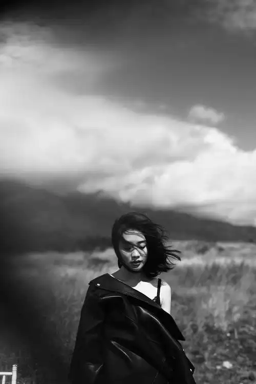 无需过多言语我的镜头眼神忧郁