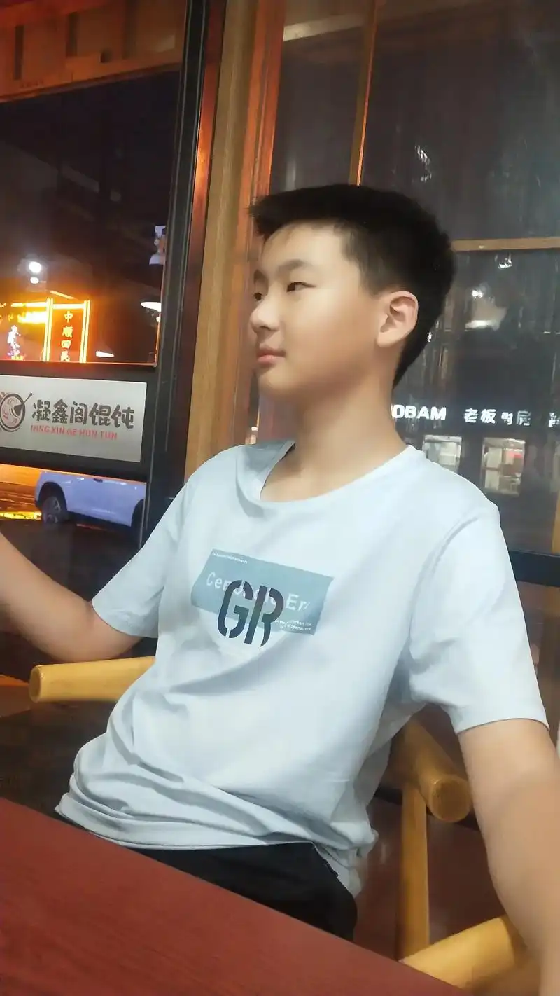 我的男孩,步入初一了,身高1.80.体重130斤,鞋码43, - 抖音