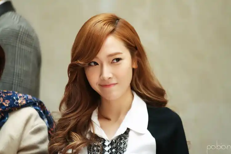 能给我10张最漂亮的照片,关于郑秀妍的