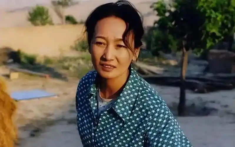 回顾腾格尔:喝酒送出去300万,6次求前妻复合被拒,小女儿成伤痛