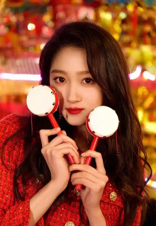 关晓彤,1997年9月17日出生于北京市,毕业于北京电影学院,中国内地女