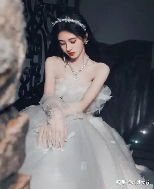 鞠婧祎穿着礼服的女偶像真的很漂亮