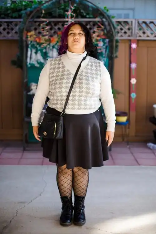 背包的胖女孩图片