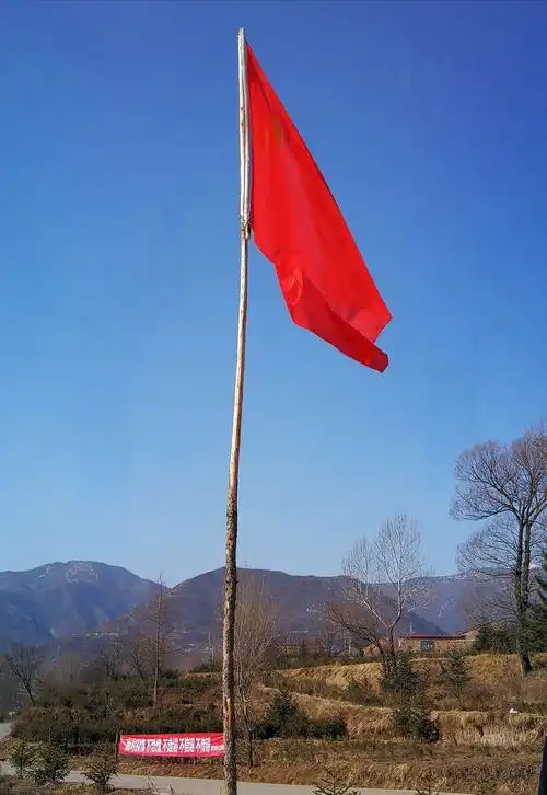 战斗正酣,战斗的旗帜高高飘扬!