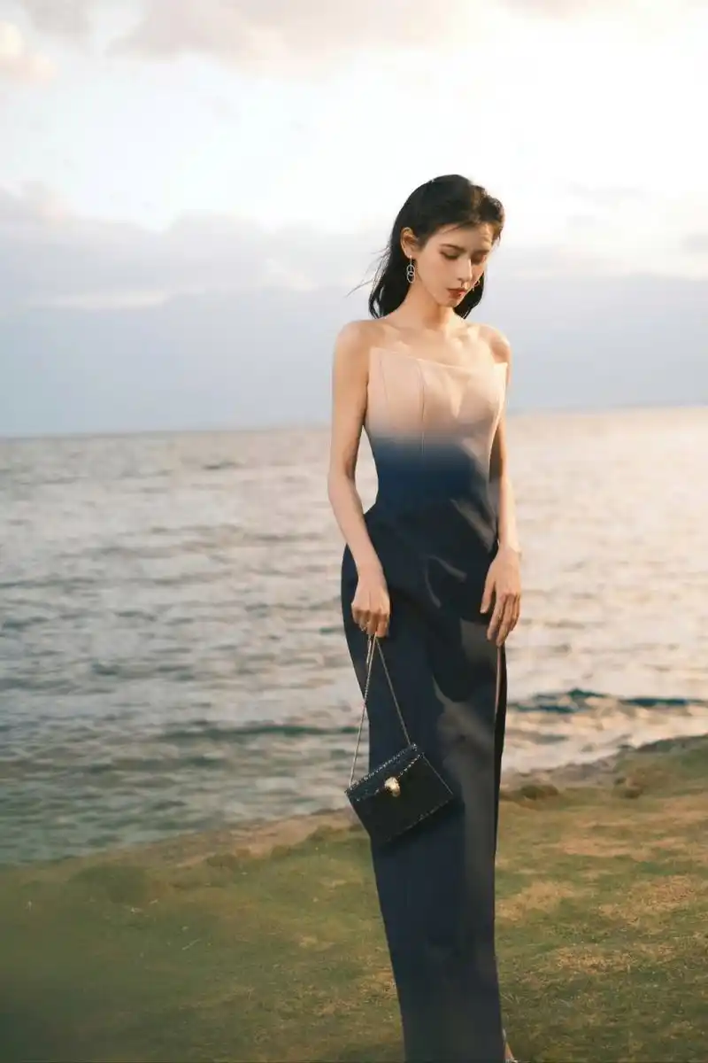 张予曦海边美照