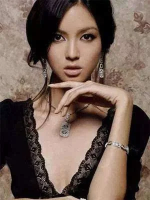 她们那么美手却那么丑,郑爽领衔一波手丑的女明星都说手是女人的第二