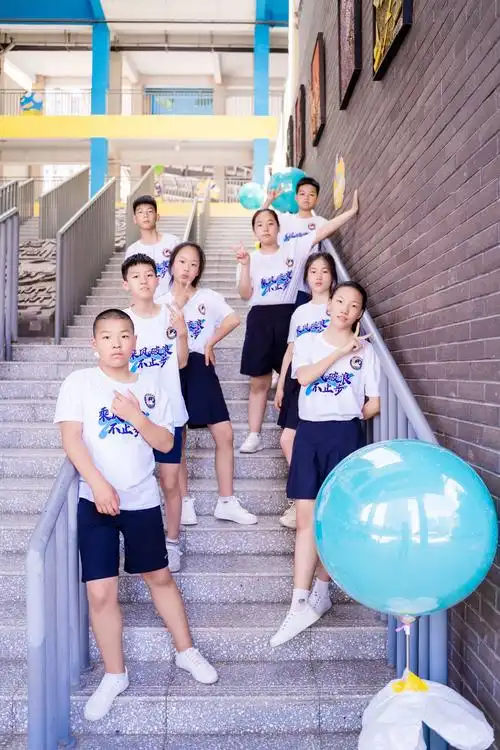 小学毕业照动作怎么摆?集体照拍照姿势收藏