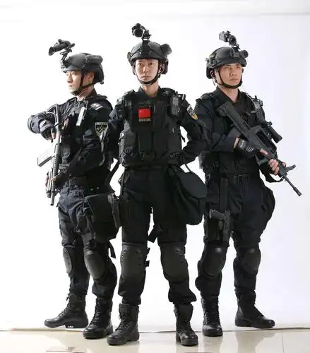 北京特警—蓝剑突击队           蓝剑突击队隶属北京市公安局特警