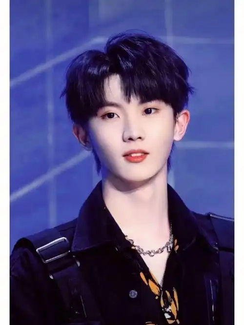 马嘉祺超仙照片