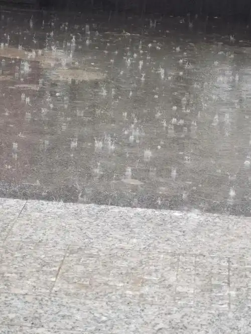 高考后的今天下雨了(我这里)