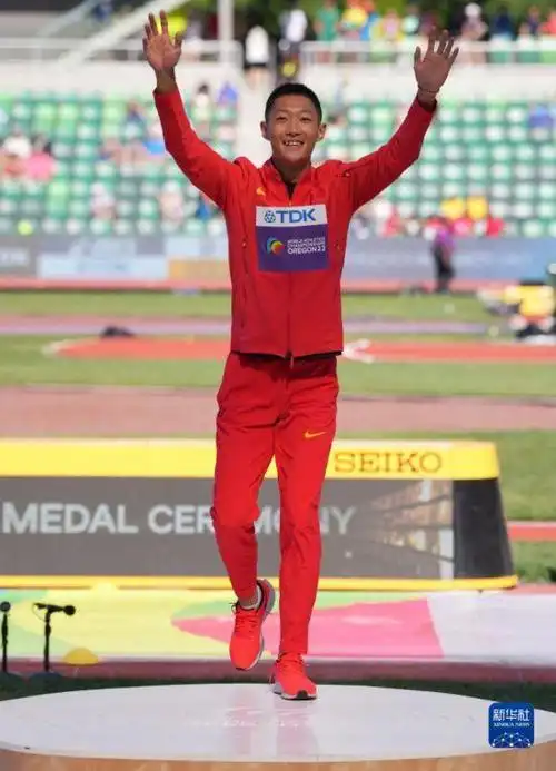 田径世锦赛:男子跳远颁奖仪式举行