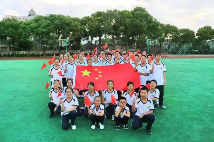 我与国旗的创意合影一起来康康吧