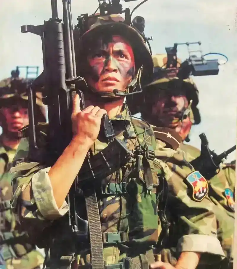 2000年初解放军特种部队单兵装备与如今解放军特种部队单兵装备.