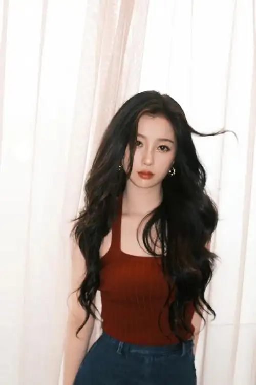 虞书欣红色吊带##虞书欣吊带牛仔裙造型