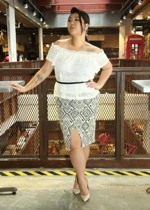 沈殿霞31岁女儿仍圆润身材,五官清秀颜值高,充分继承爸爸郑少秋_腾讯