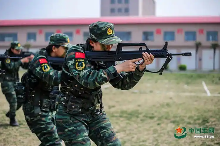 征战春天里,特战女兵的芳华别样美 - 中国军网