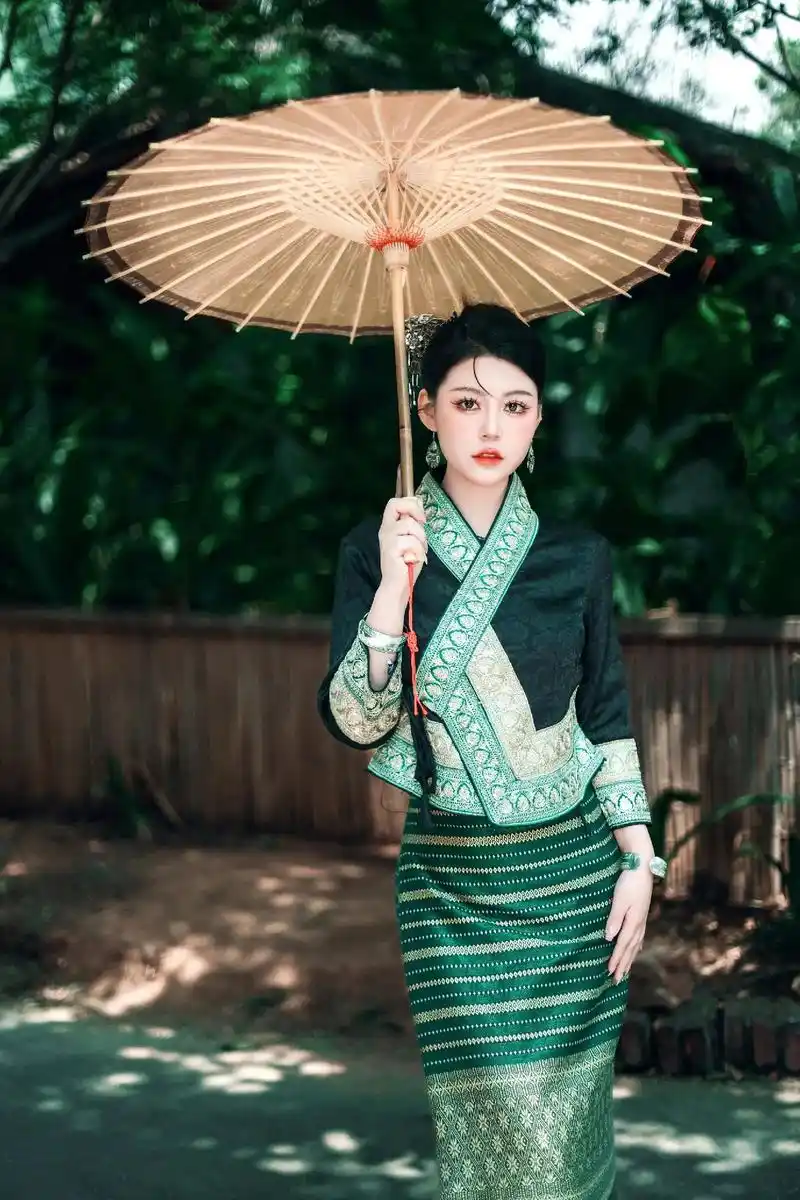 一组西双版纳传统傣装.#旅拍 #傣族写真 #西双版纳写真 # - 抖音