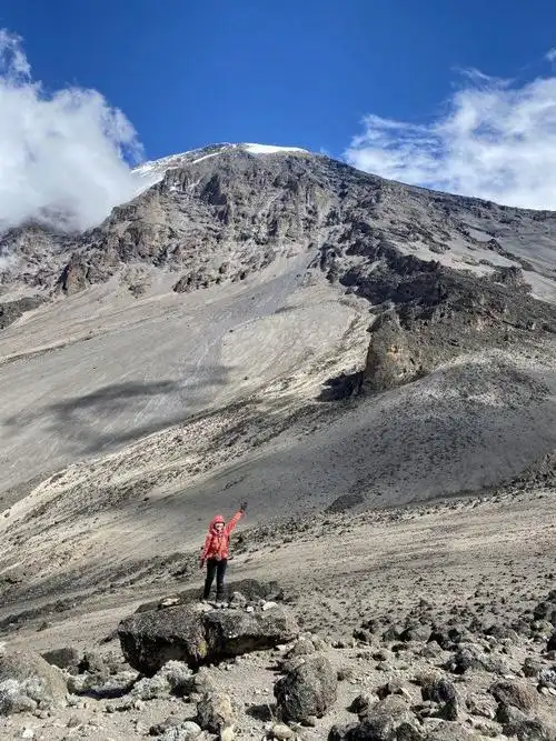 攀登非洲第一高峰让人向往的乞力马扎罗山值得你来体验