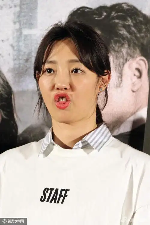 表情包上线!白百何嘟嘴瞪眼扮鬼脸